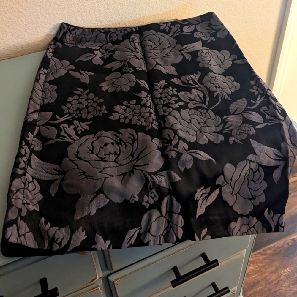 White House Black Market Rose Pencil Skirt